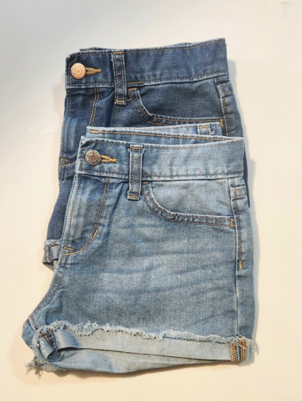 🩷Old Navy Two-Pack Denim Shorts in Light Blue and Dark Blue Size: 12